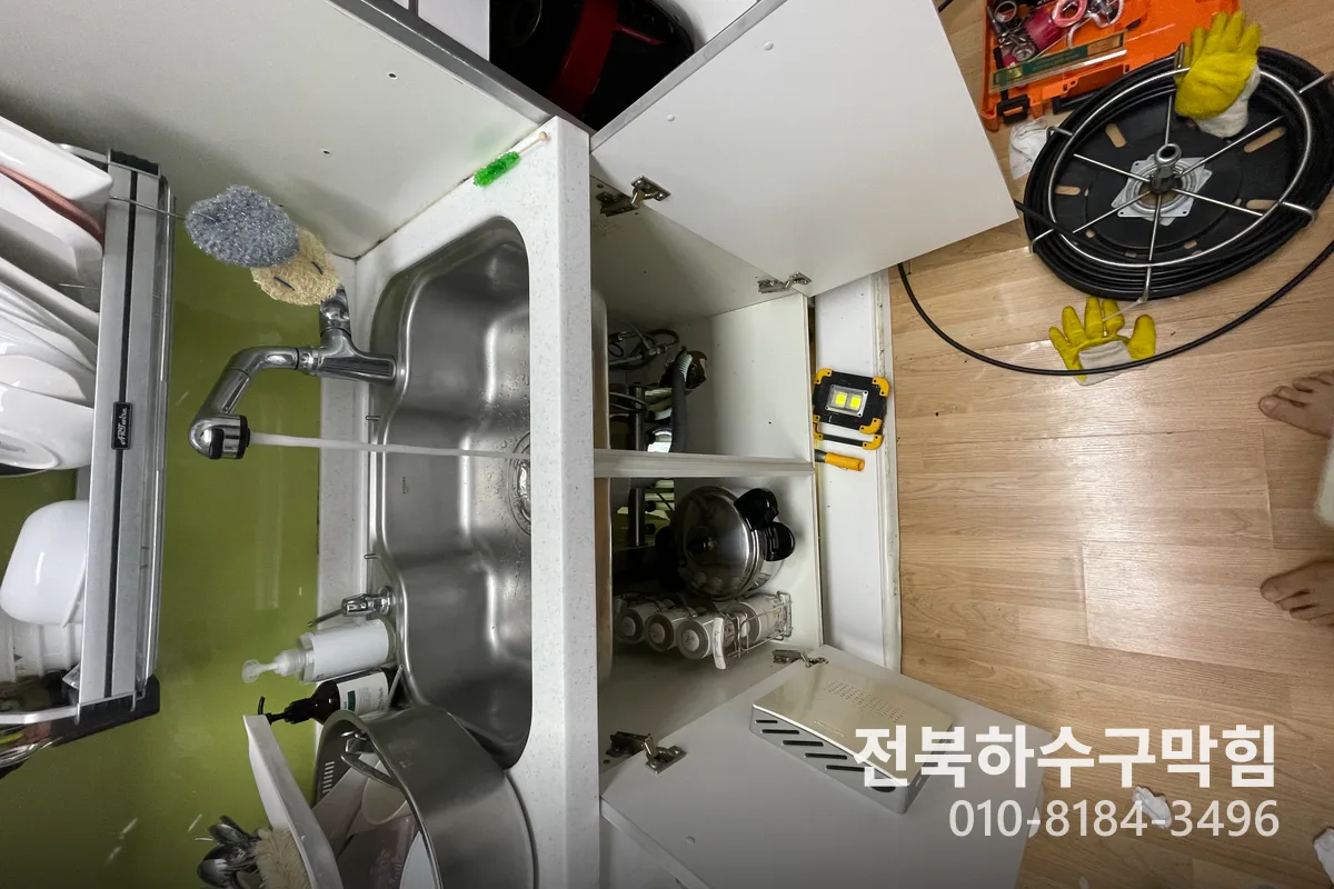 김제시  배관수리 전문 장비 투입 작업 중