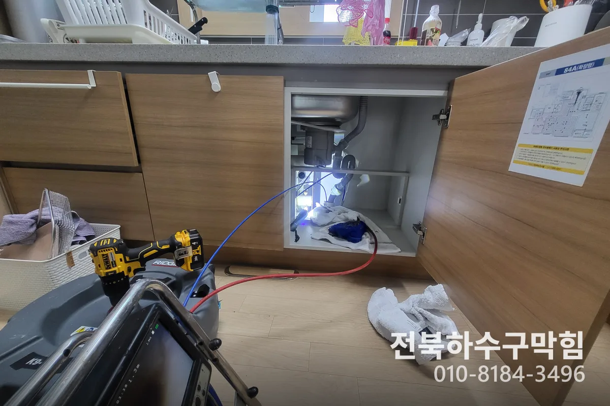 장수군  변기막힘 전문 장비 투입 작업 중