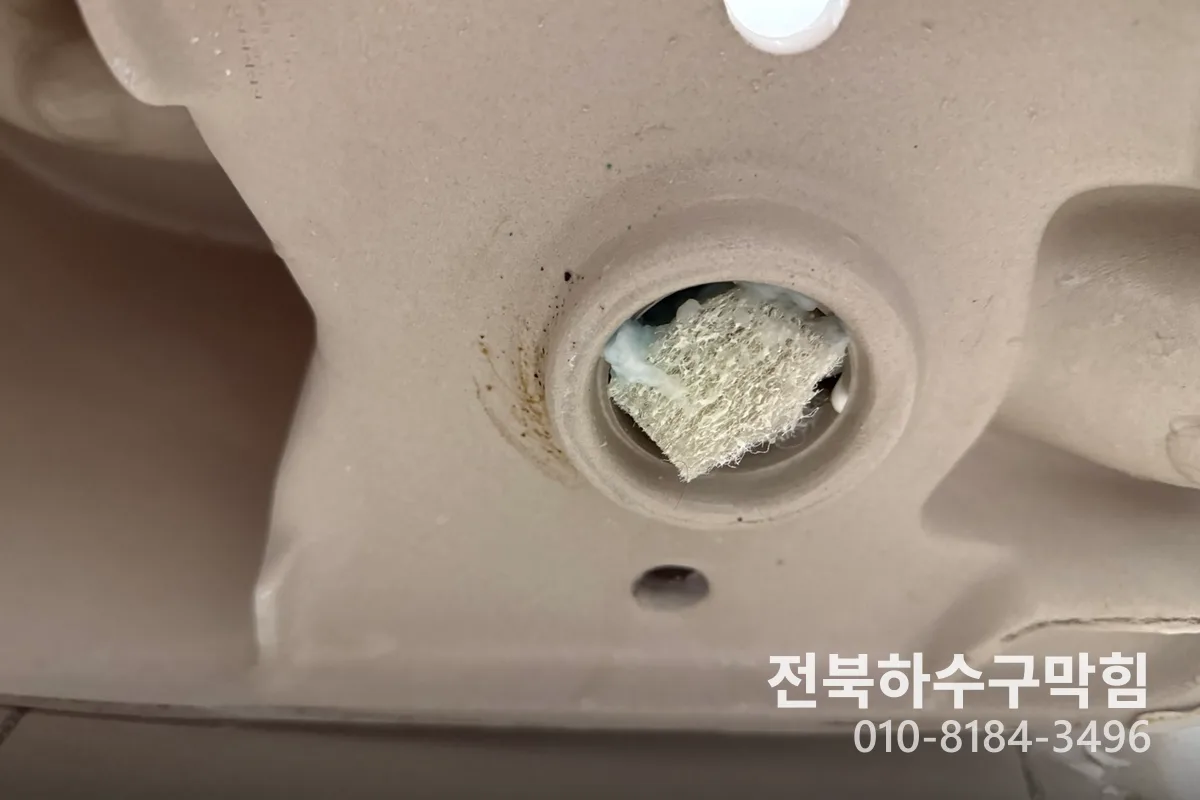 군산시 미성동 싱크대막힘 전문 장비 투입 작업 중