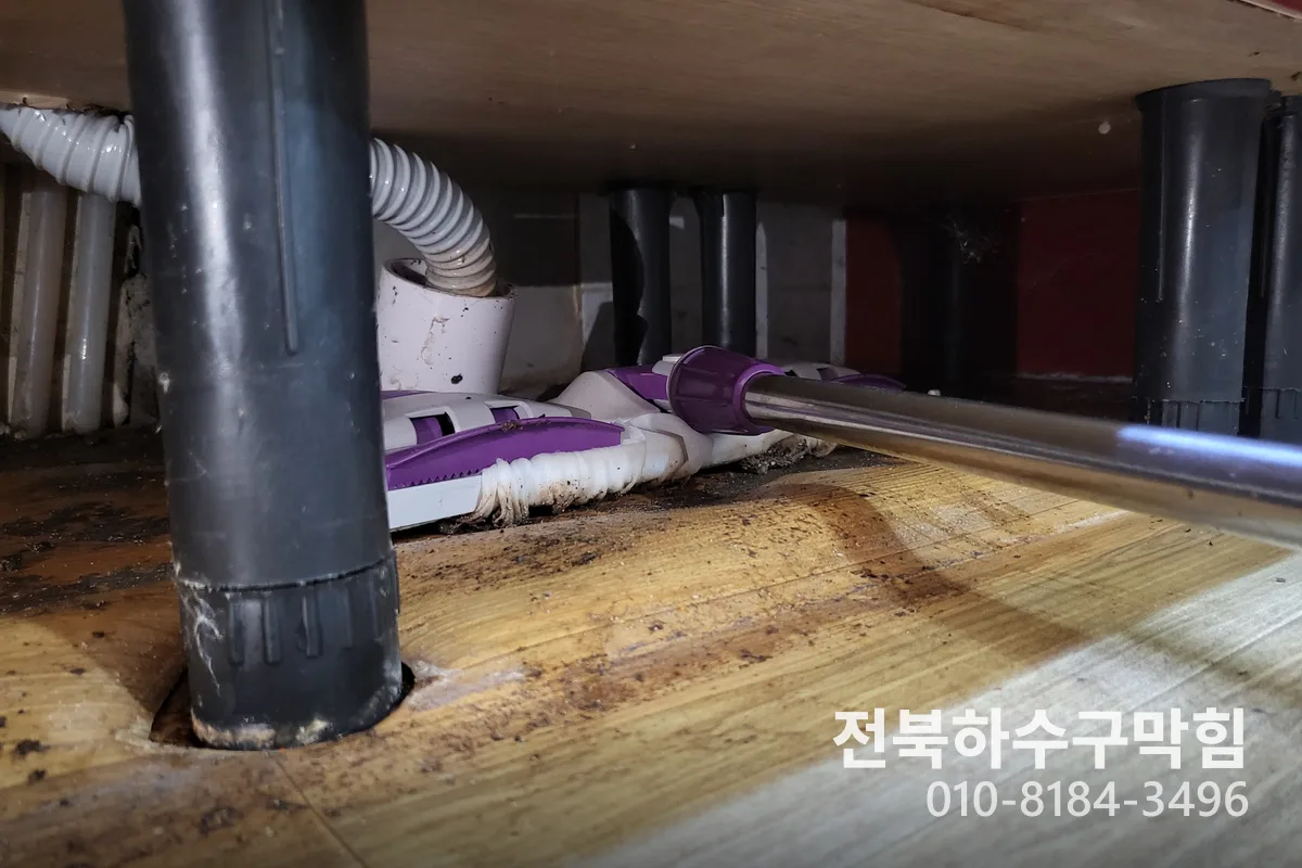 군산시 나운동 변기막힘 전문 장비 투입 작업 중