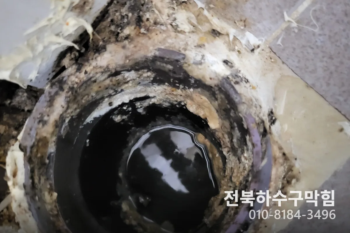 익산시 신동 하수구막힘 전문 장비 투입 작업 중