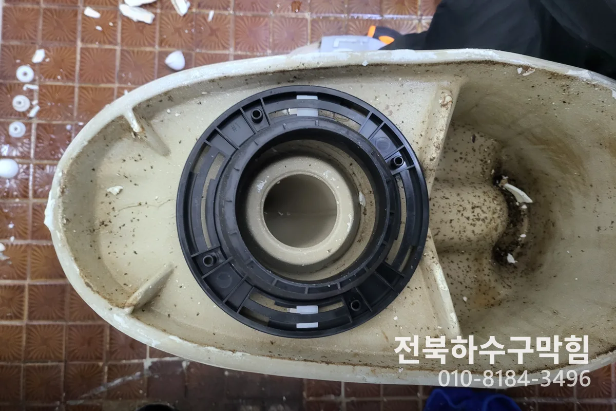 군산시 수송동 배관수리 전문 장비 투입 작업 중